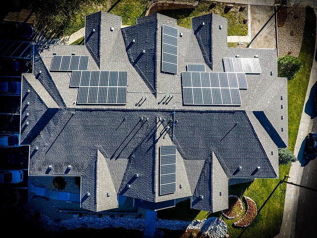 architecture-3379146_640 Image by Charlie Wilde from Pixabay